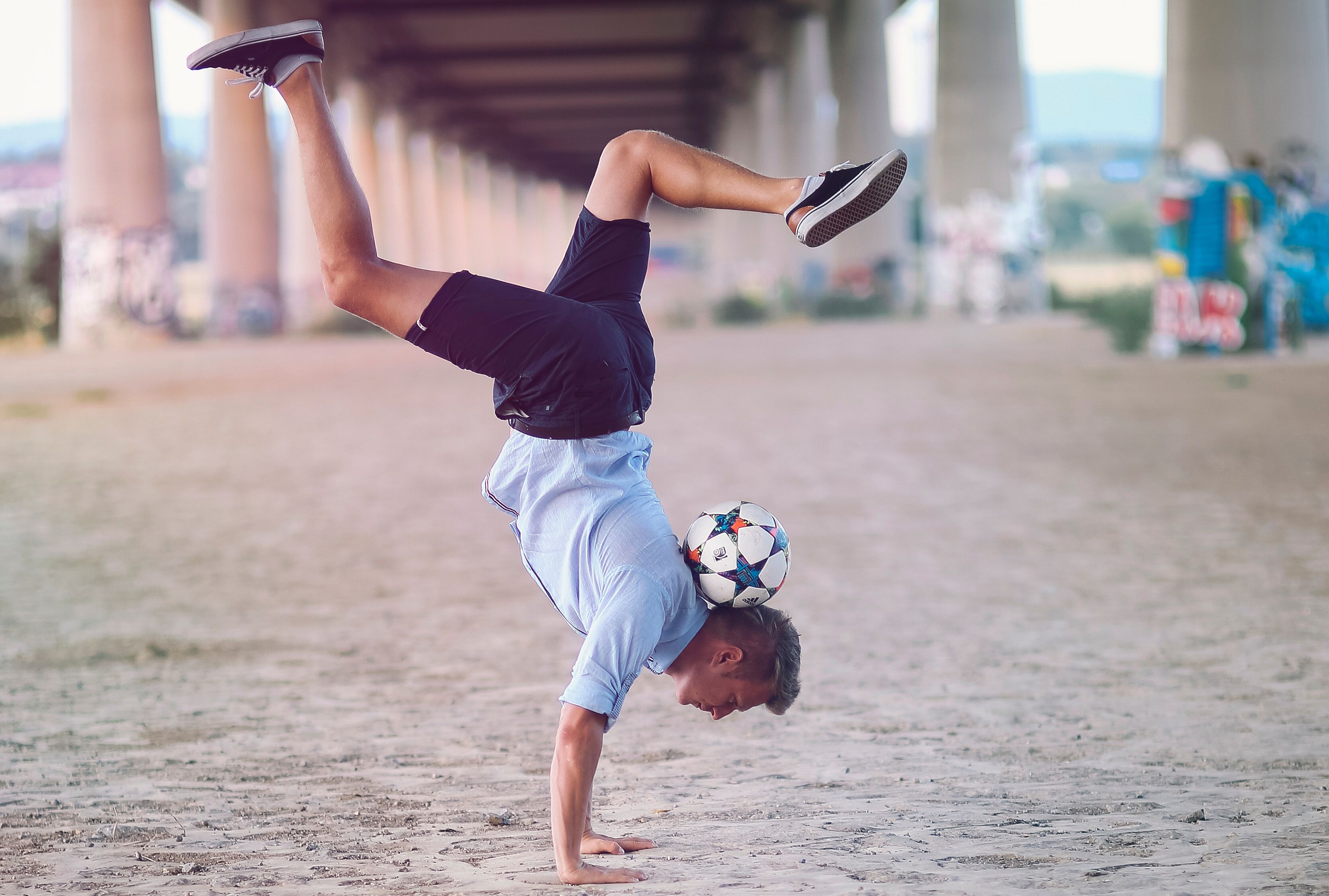 Ricardo Rehländer Freestyle Football Handstand