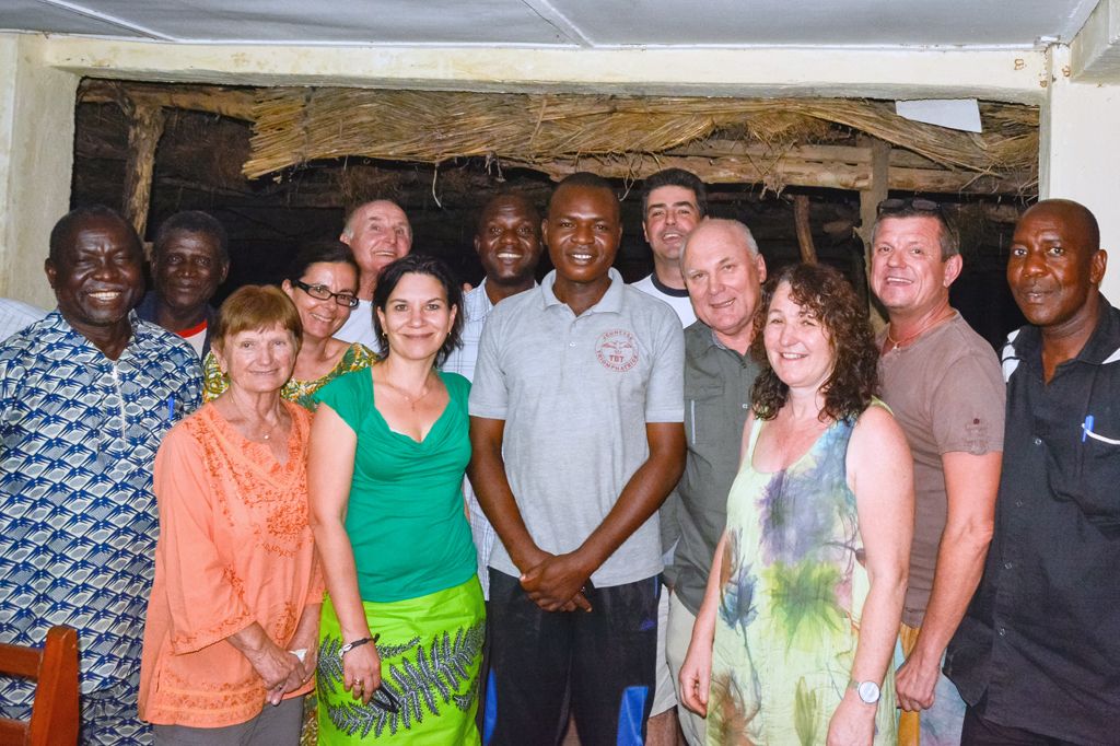 Ralph und Barbara mit ihrem Team in Burkina Faso