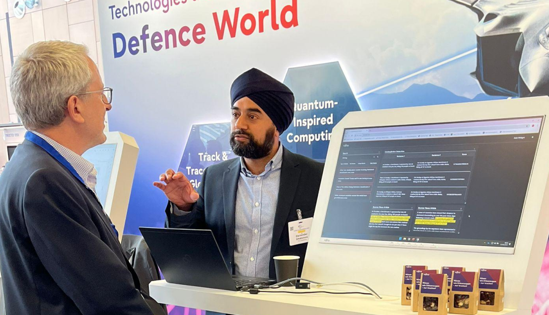Darminder Singh Ghataoura, Head of AI & Data Science bei der Fujitsu Services Ltd. in Großbritannien, an unserem Stand auf der AFCEA.