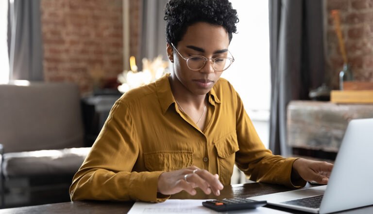 Regulatorik als Modernisierungsmotor: Legacy-Transformation unter Compliance-Druck