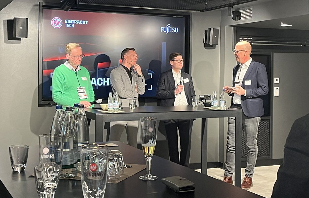 Podiumsdiskussion im Deutsche Bank Park - Expert*innen diskutieren über IT-Modernisierung und Regulierungsdruck